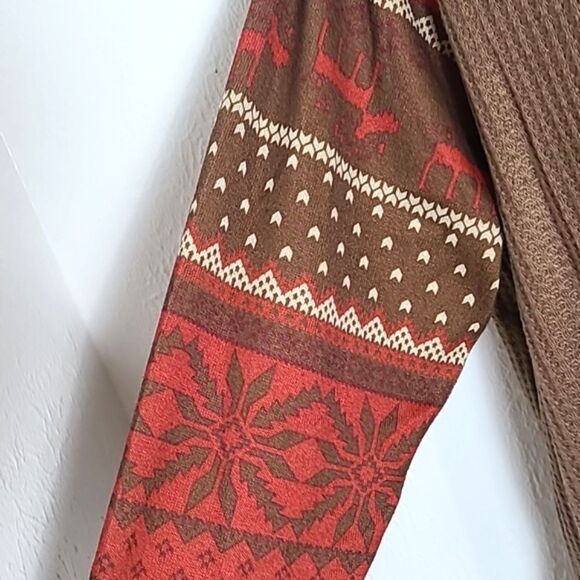 Waffle Knit Top Brown, Rusty Red & White Printed Longsleeves, Size Large - Picture 3 of 7
